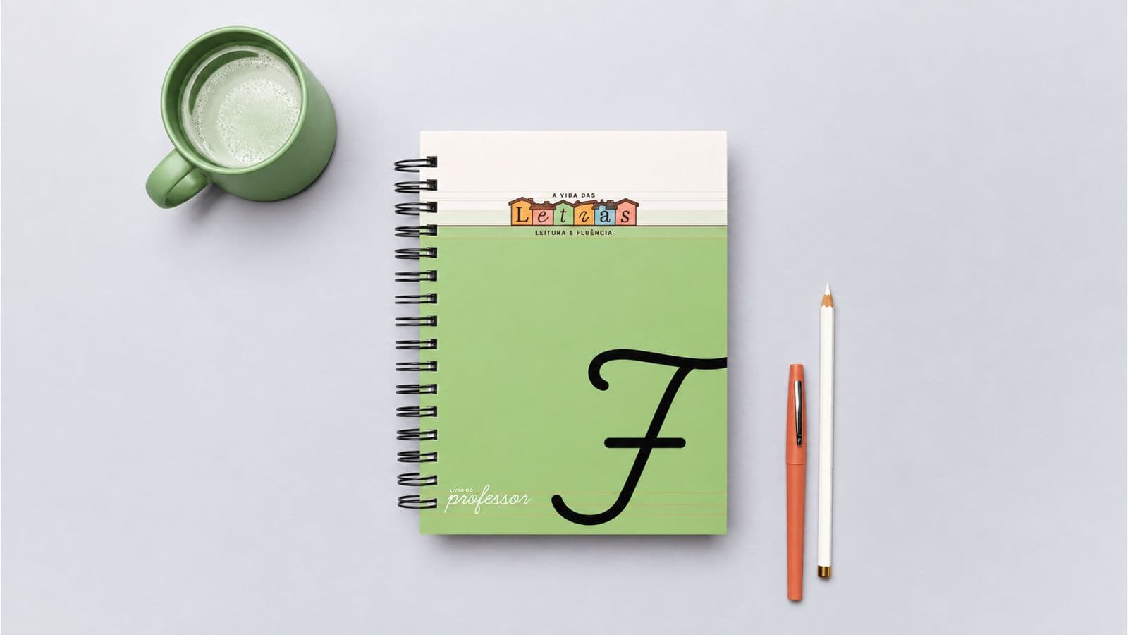Livro do Educador do Volume 2, capa verde com a letra F cursiva